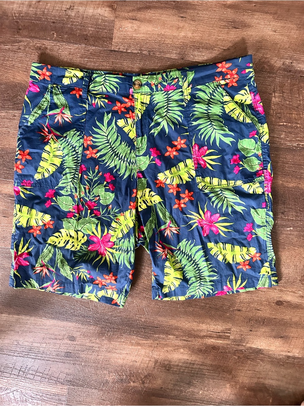 Style & Co Tropical Bermuda Shorts Women Size 18 in excellent used condition